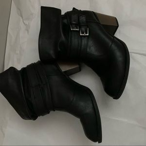 Diba slip on black heeled bootie